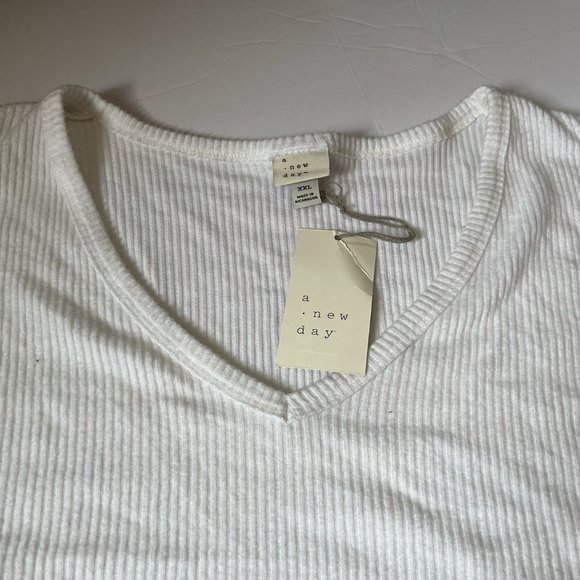 Short Sleeve Textured Tee - Picture 2 of 2